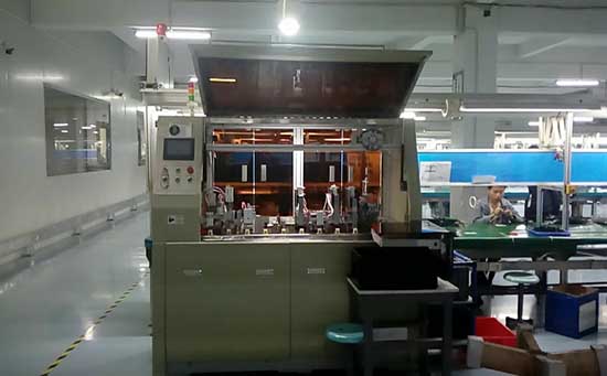 自動剝皮刷剪編織包銅箔機現場圖片 自動剝皮刷剪編織包銅箔機現場圖片