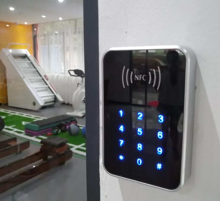 塞伯羅斯二維碼門禁一體機健身房應用