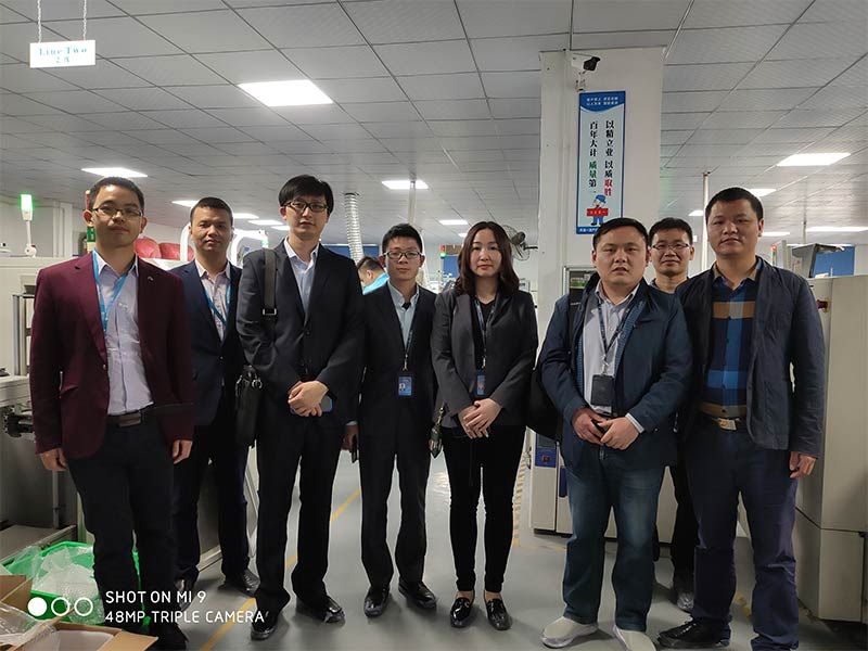 樂成置業與塞伯羅斯合影